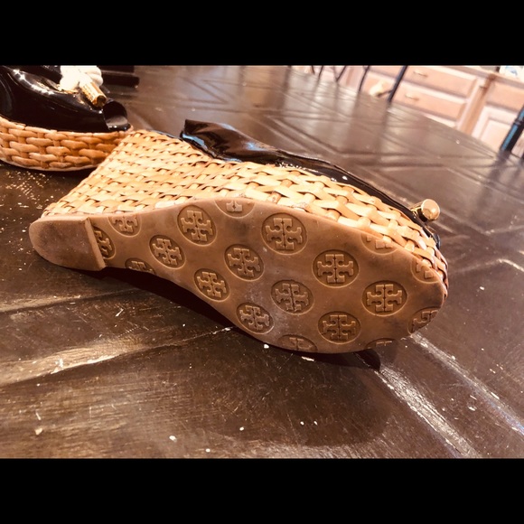 Size 8 Tory Burch wedges in black patent - Picture 7 of 7